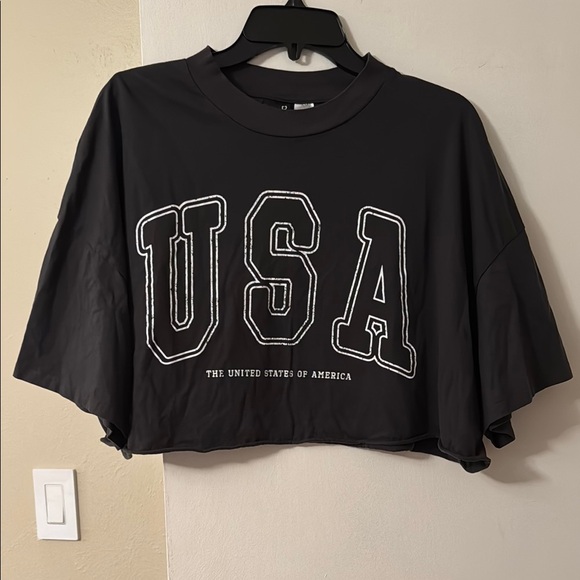H&M Tops - H&M Black USA Graphic Crop Top